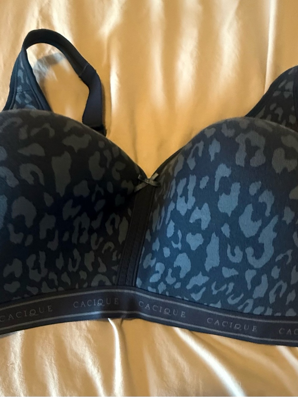Cacique 40H Full Coverage Bra. Lightly lined. Navy leopard print.